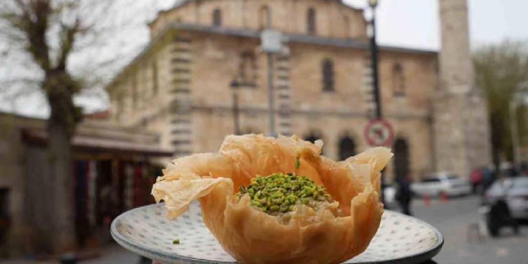 İsrafı önlemek için yapıldı çok sevildi: Gaziantep’in yeni lezzeti ‘Baklavalı helva’ 1